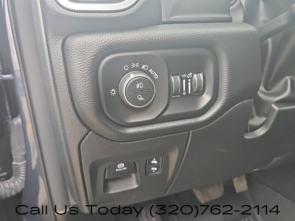 2025 RAM 1500 Big Horn Crew Cab 4x4 5'7" Box