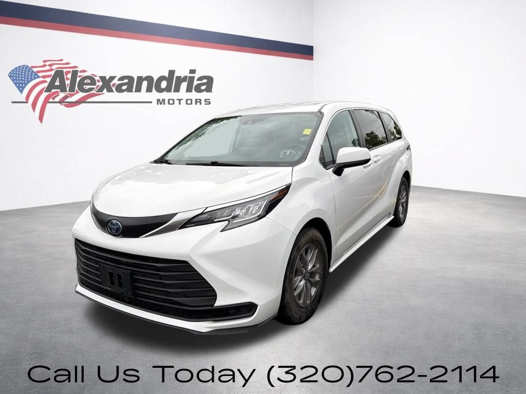 2022 Toyota Sienna LE