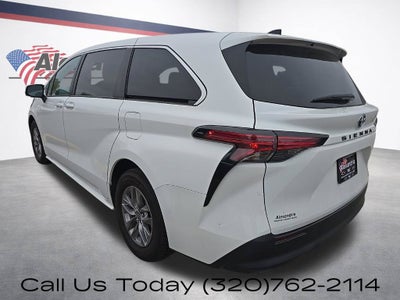 2022 Toyota Sienna LE