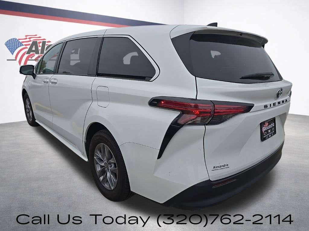 2022 Toyota Sienna LE