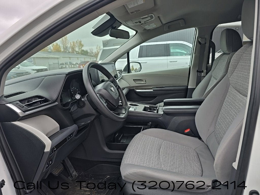 2022 Toyota Sienna LE
