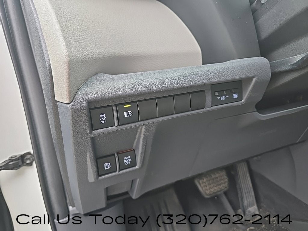 2022 Toyota Sienna LE