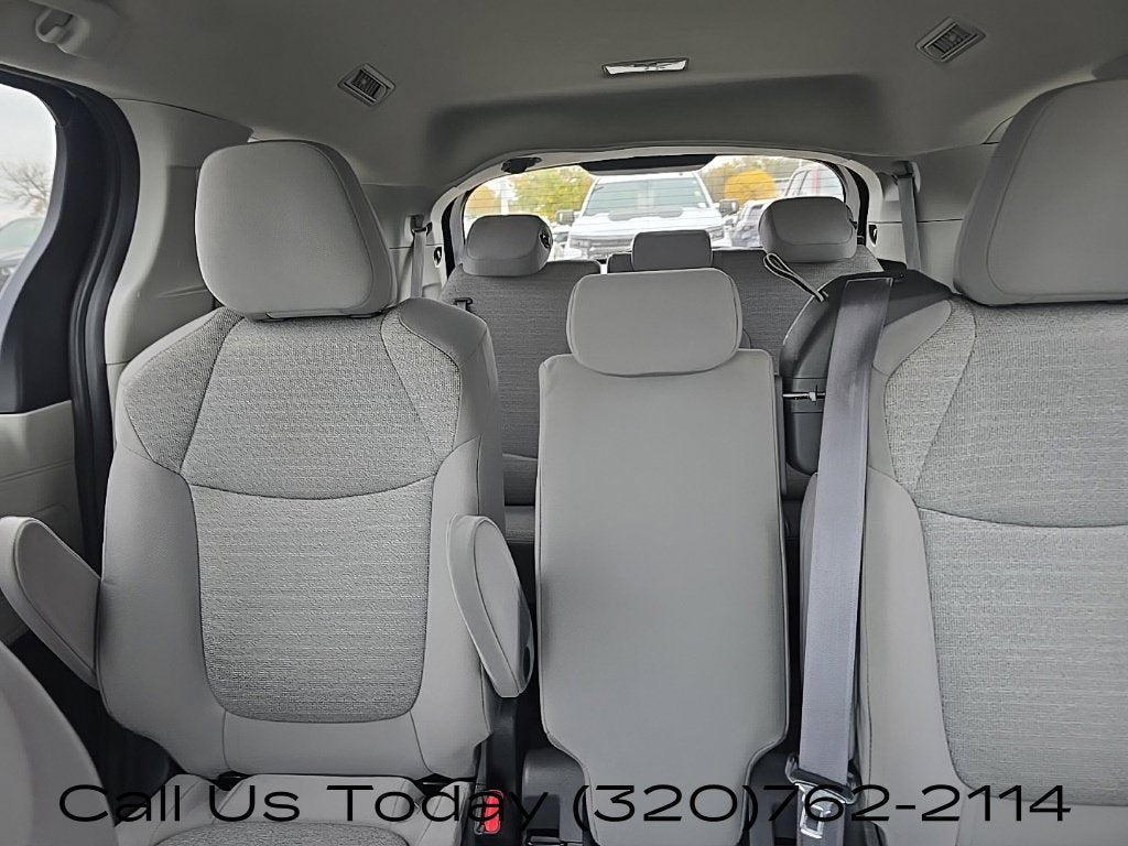 2022 Toyota Sienna LE