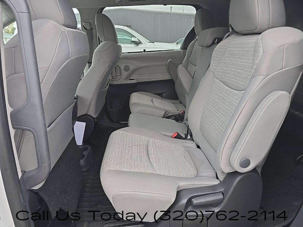 2022 Toyota Sienna LE