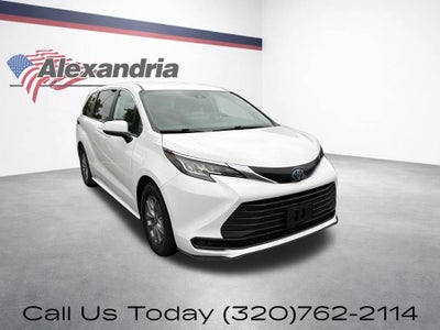 2022 Toyota Sienna LE
