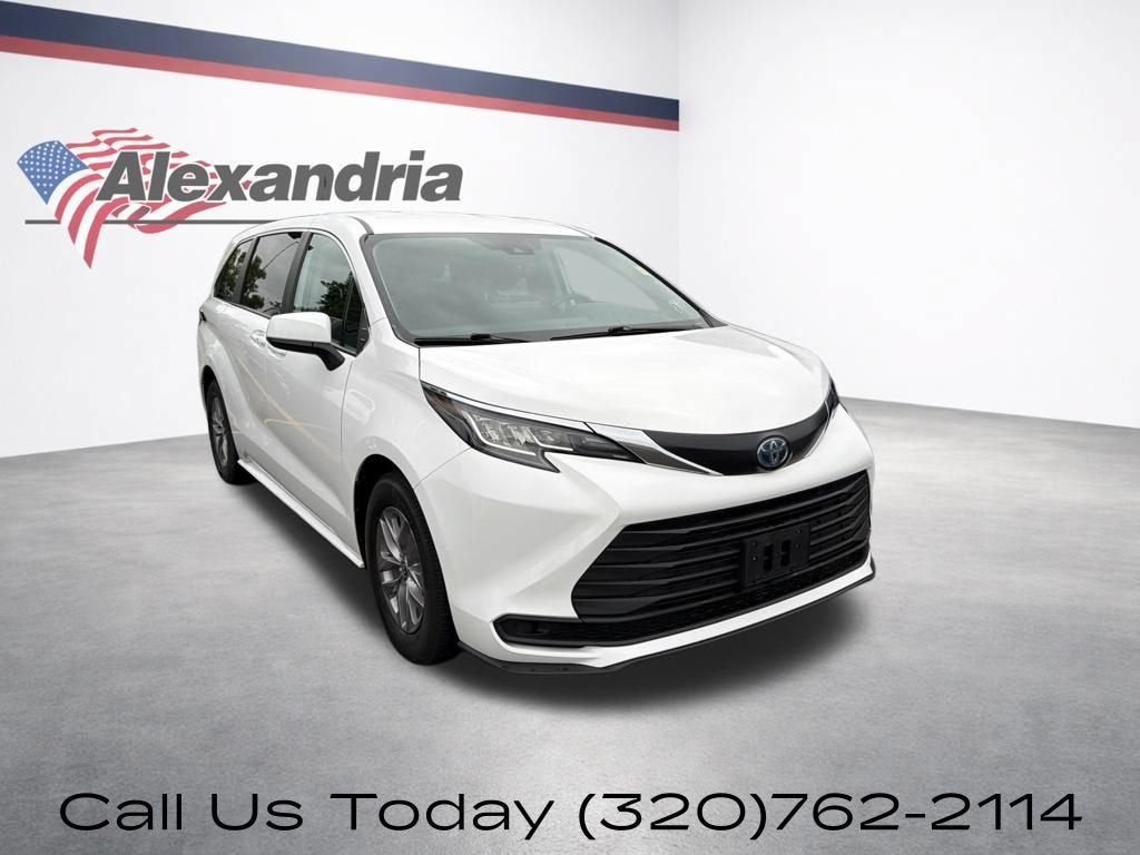 2022 Toyota Sienna LE