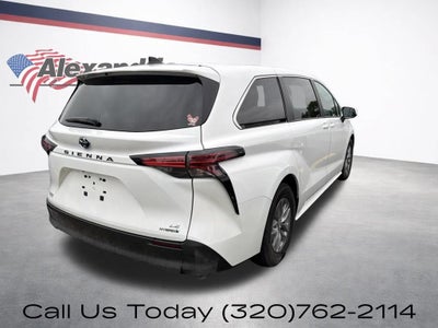 2022 Toyota Sienna LE